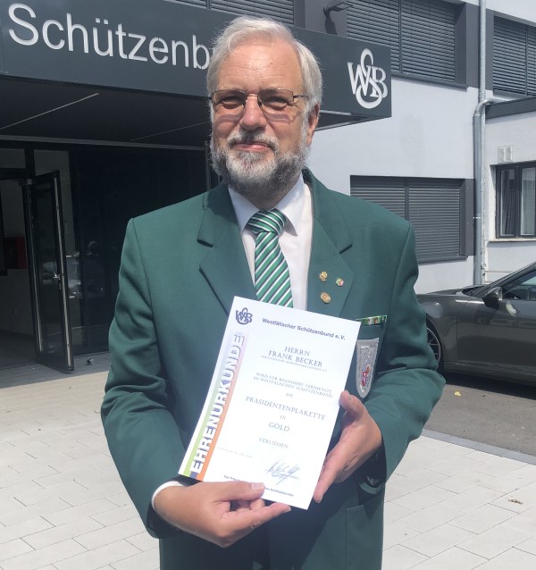 Hohe Auszeichnung für Ehrenvorsitzenden Frank Becker